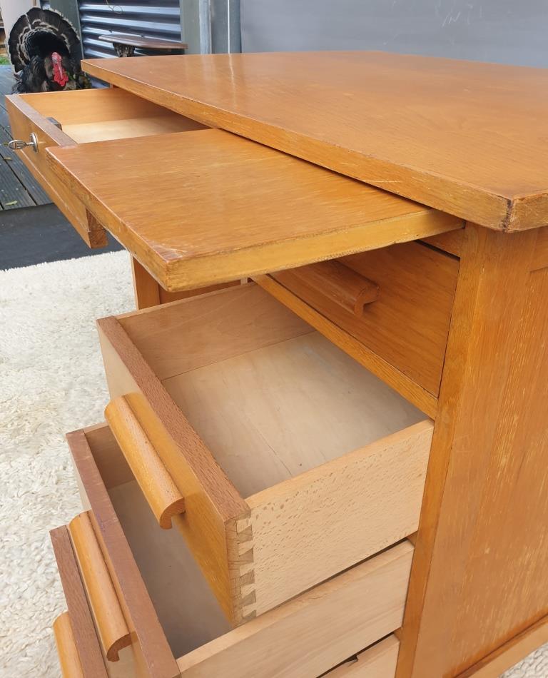 Desk 5 drawers 1 tablet vintage 1950