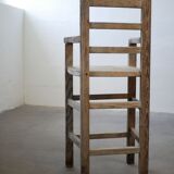 Ancienne chaise haute en bois pour enfant