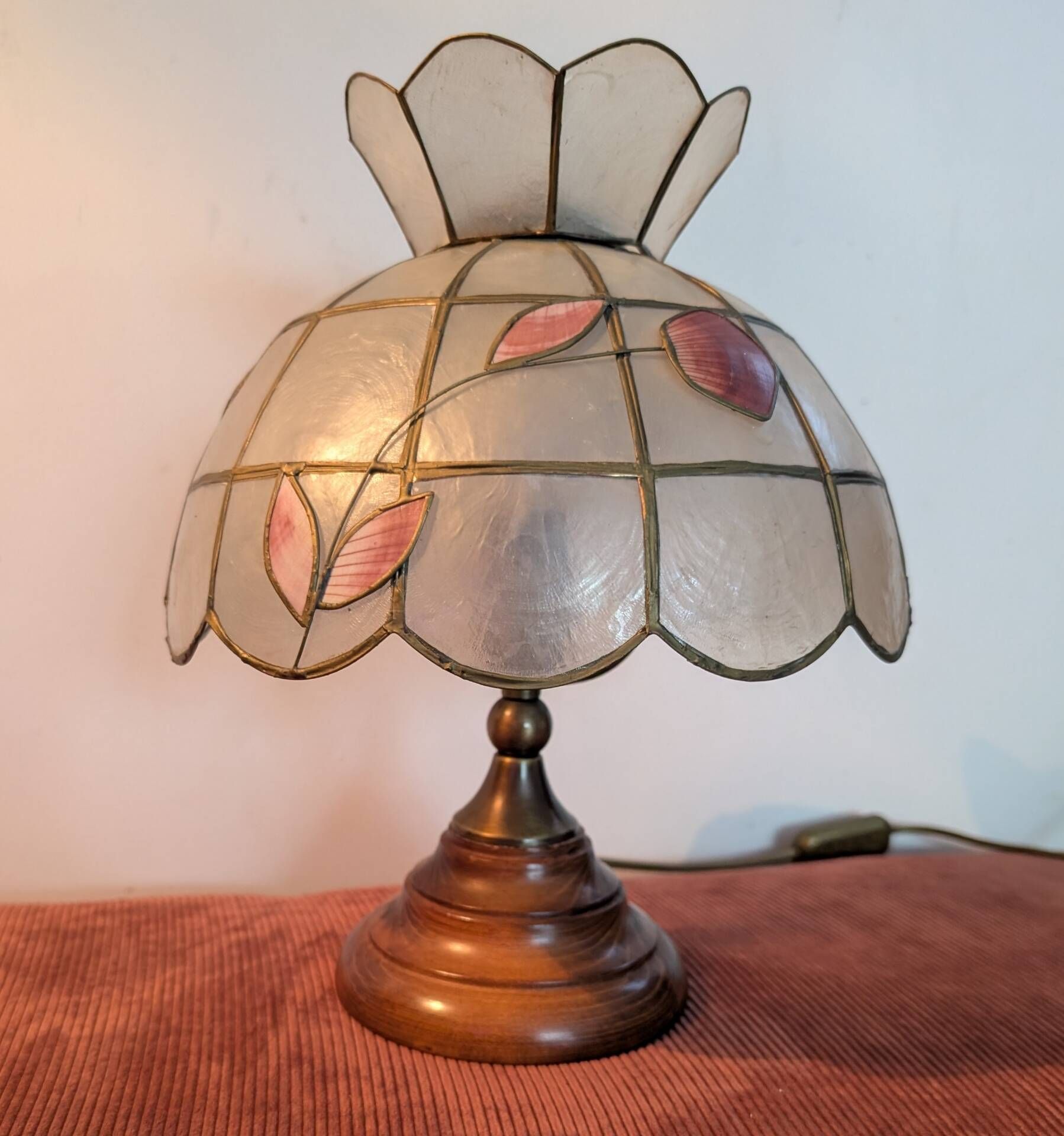 Vintage lamp in wood, brass and mother-of-pearl.