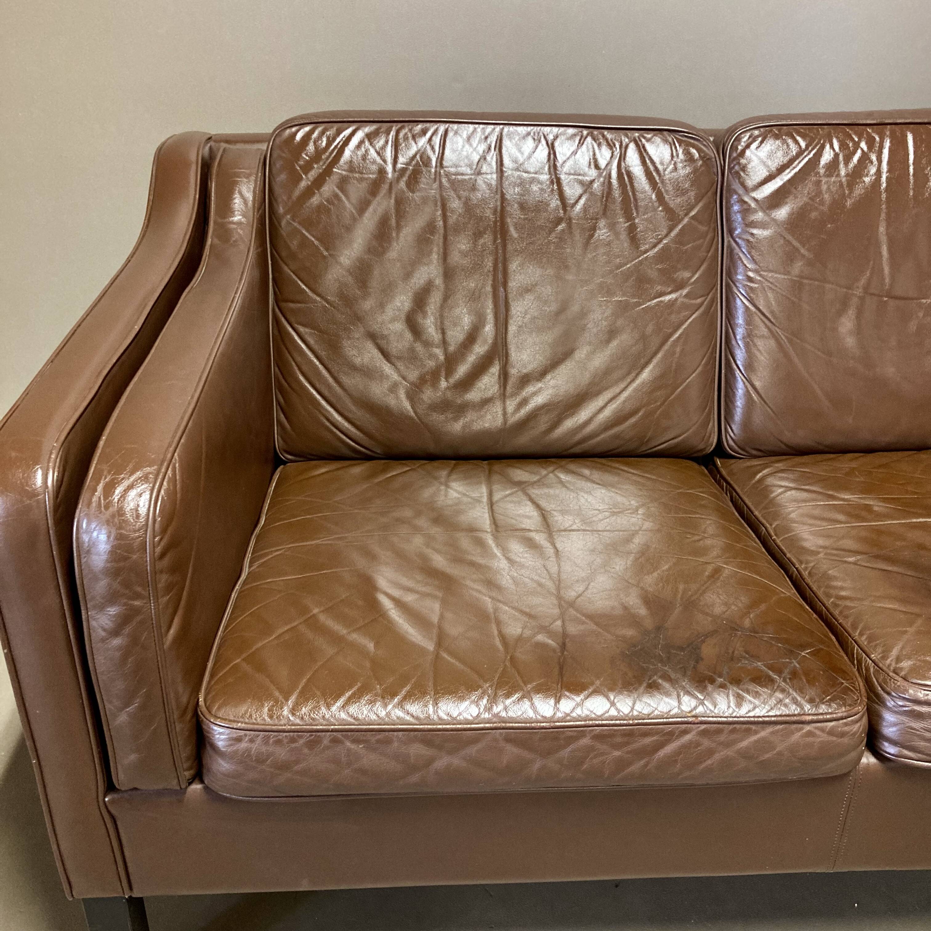Scandinavian design 2-seater leather sofa.
