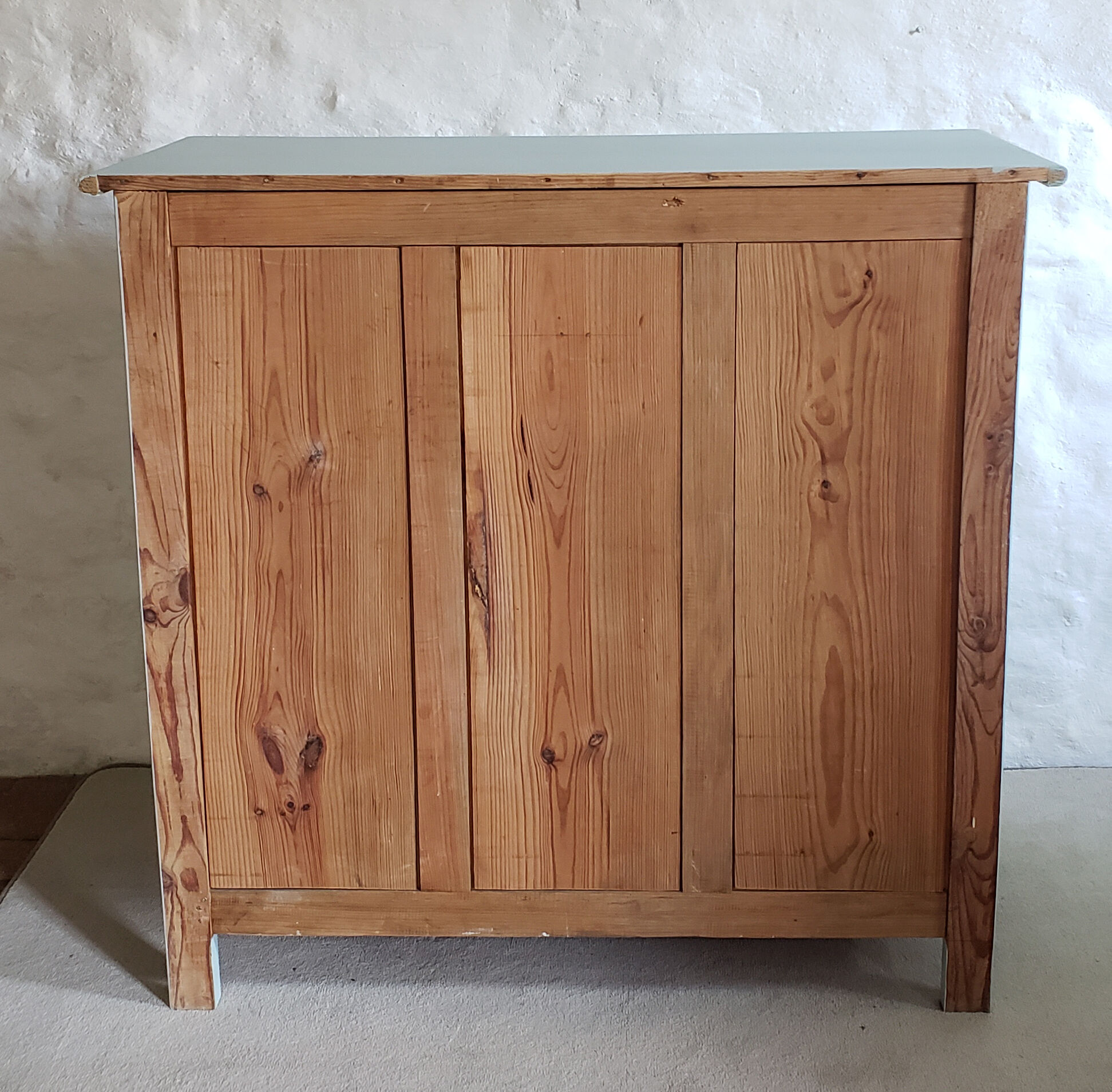 Green art-deco buffet