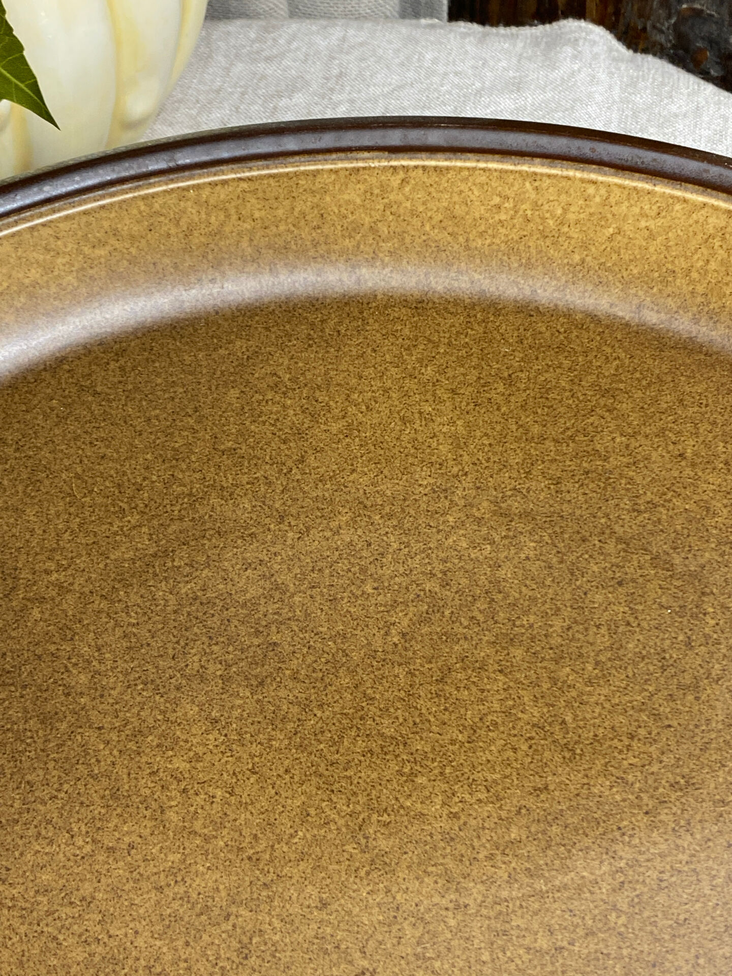 Oval dish in glazed stoneware
