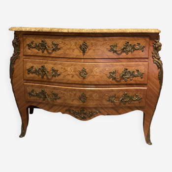 Commode galbée style Louis XV