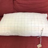 Coussin lin beige motif à carreaux passepoil argent brillant