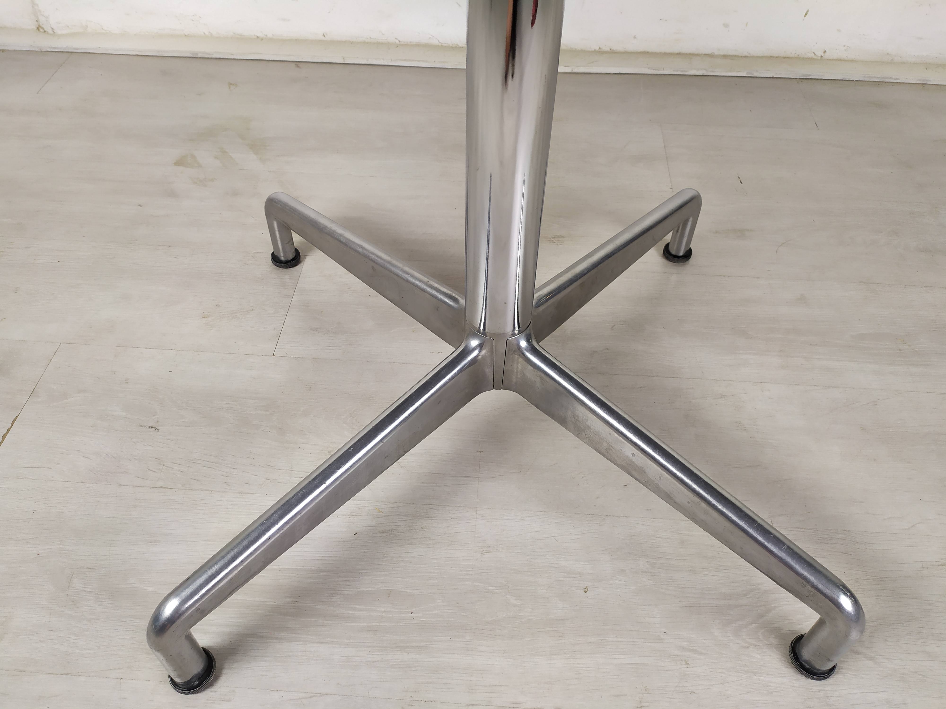 Round table Giancarlo Piretti