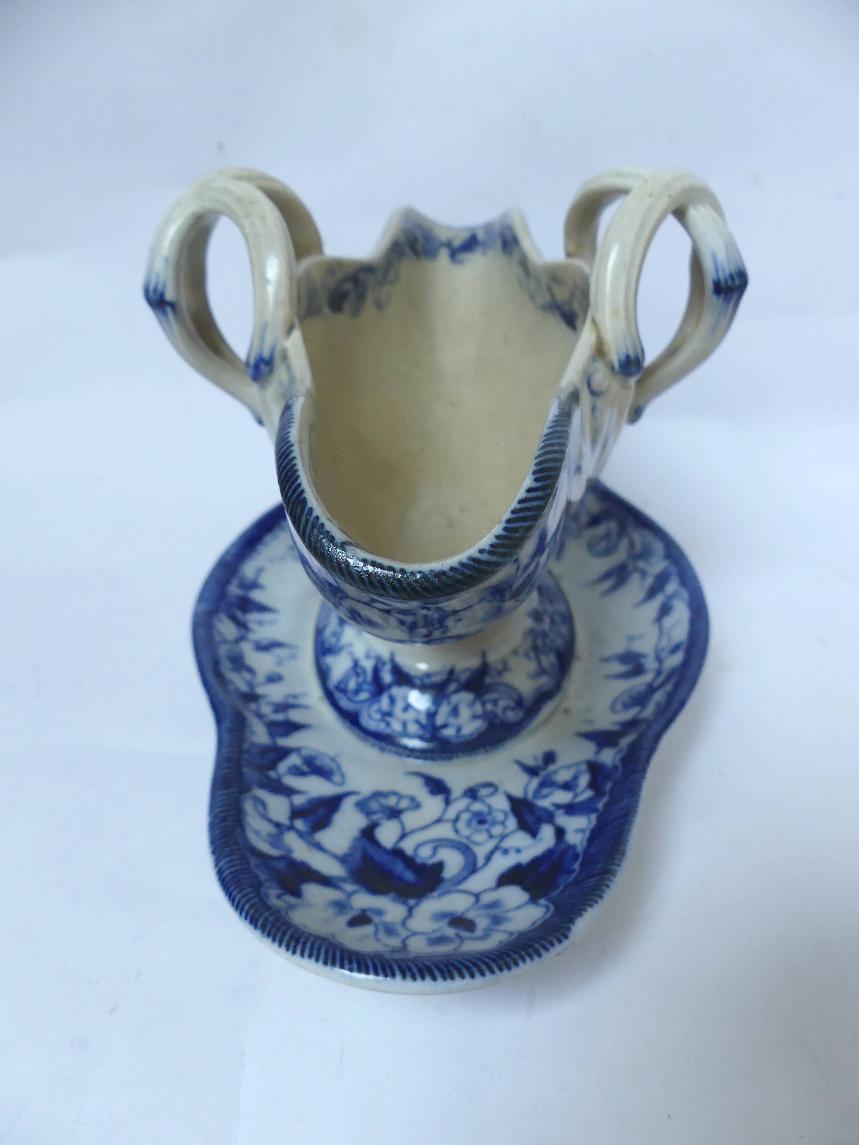 Creil Montereau Flora Sauceboat