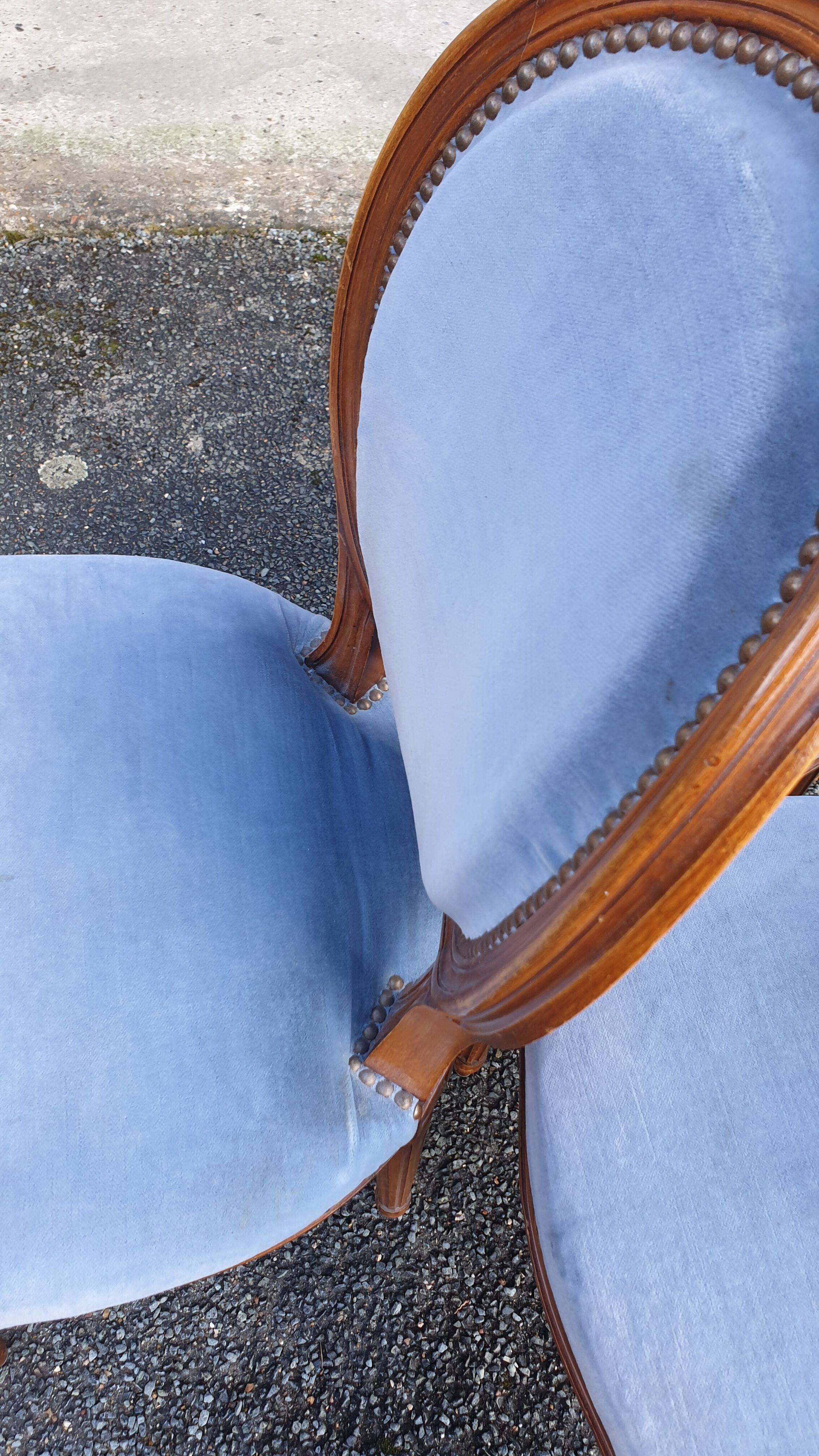 6 chaises à  médaillon Louis XVI