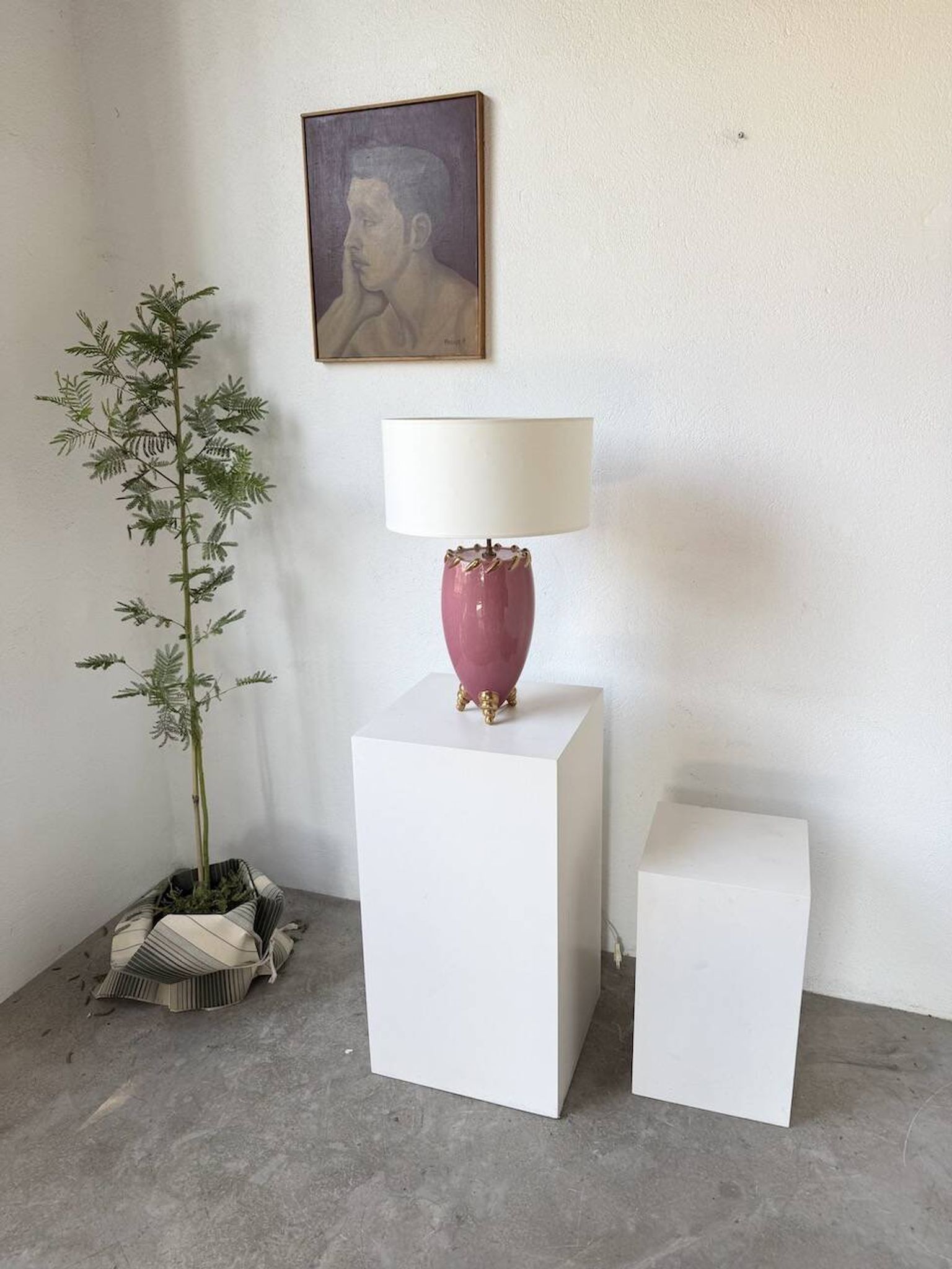 Lampe de table céramique rose et or tripode
