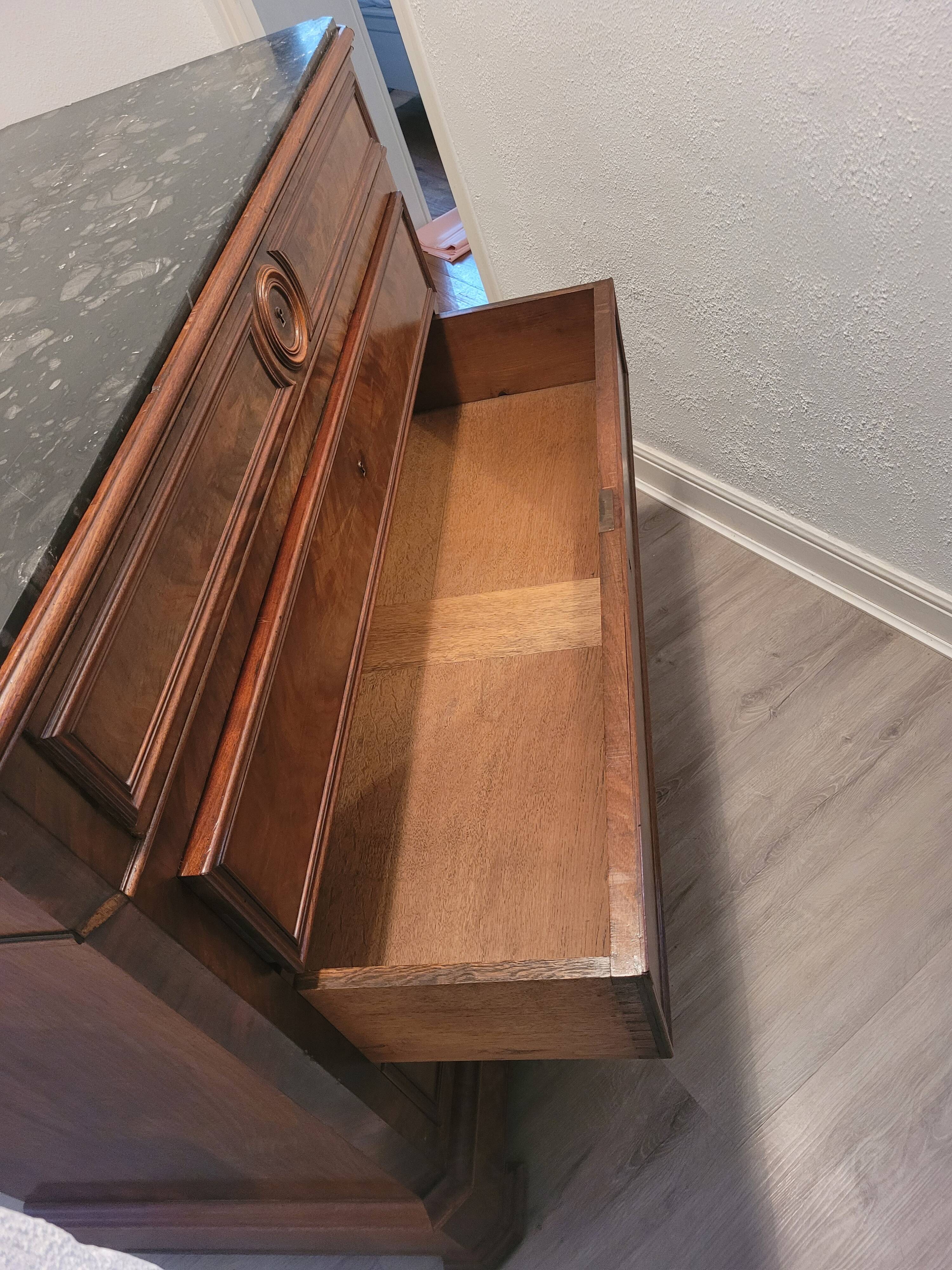 Chest of drawers, secretary