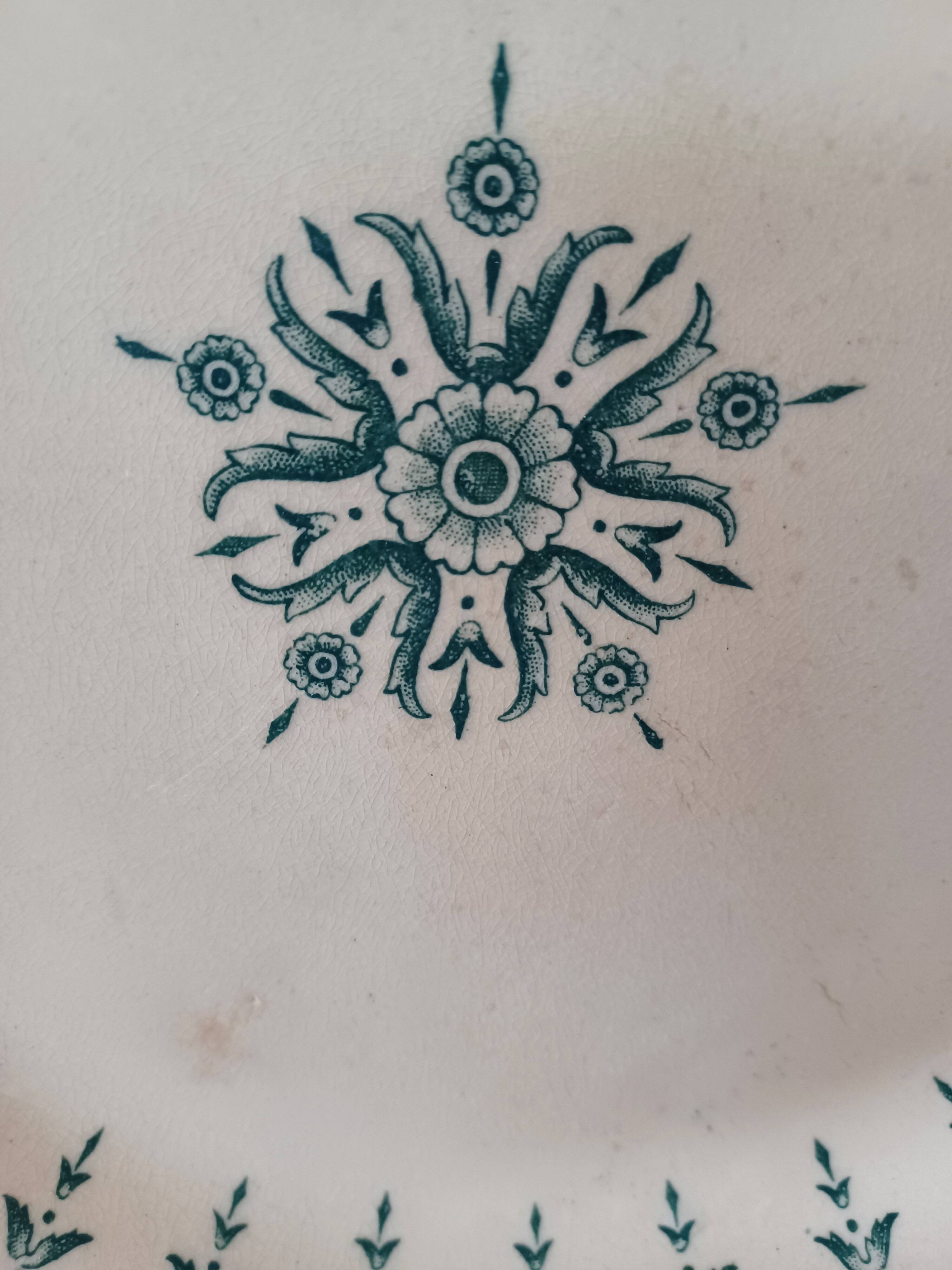 Terre de Fer Gien plate, Florentine decor