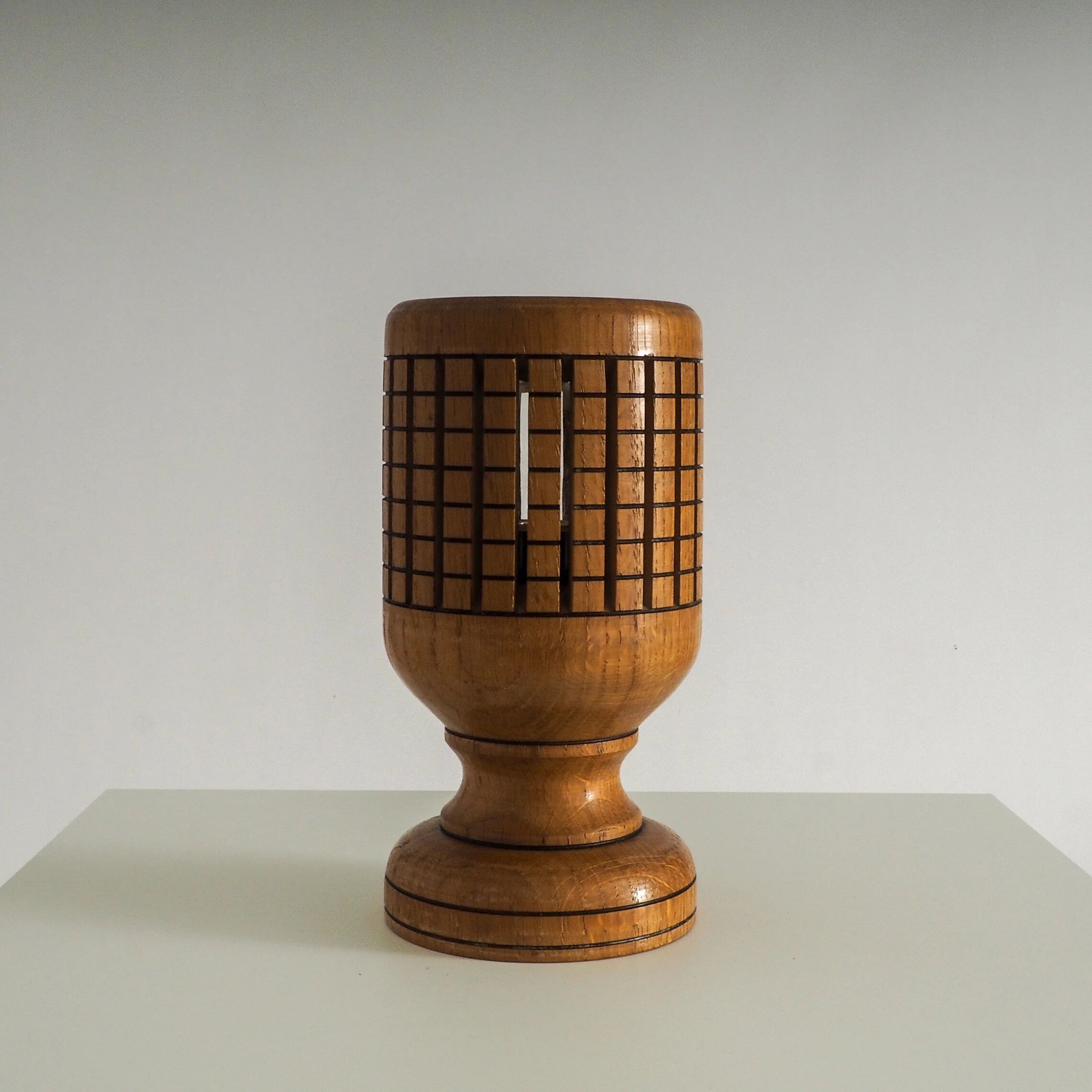 Vintage wooden lattice accent lamp