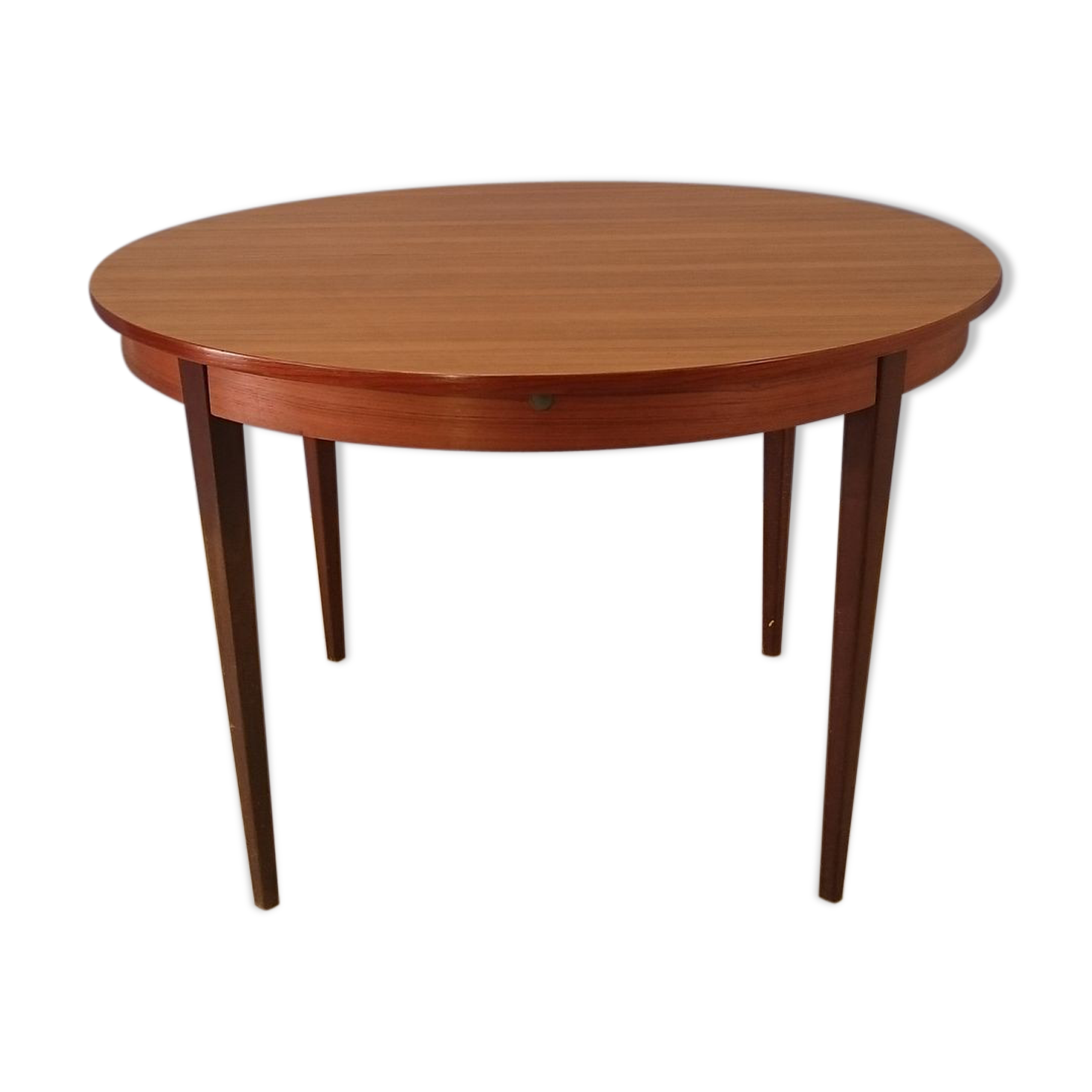 Scandinavian round table feet strung