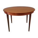 Scandinavian round table feet strung