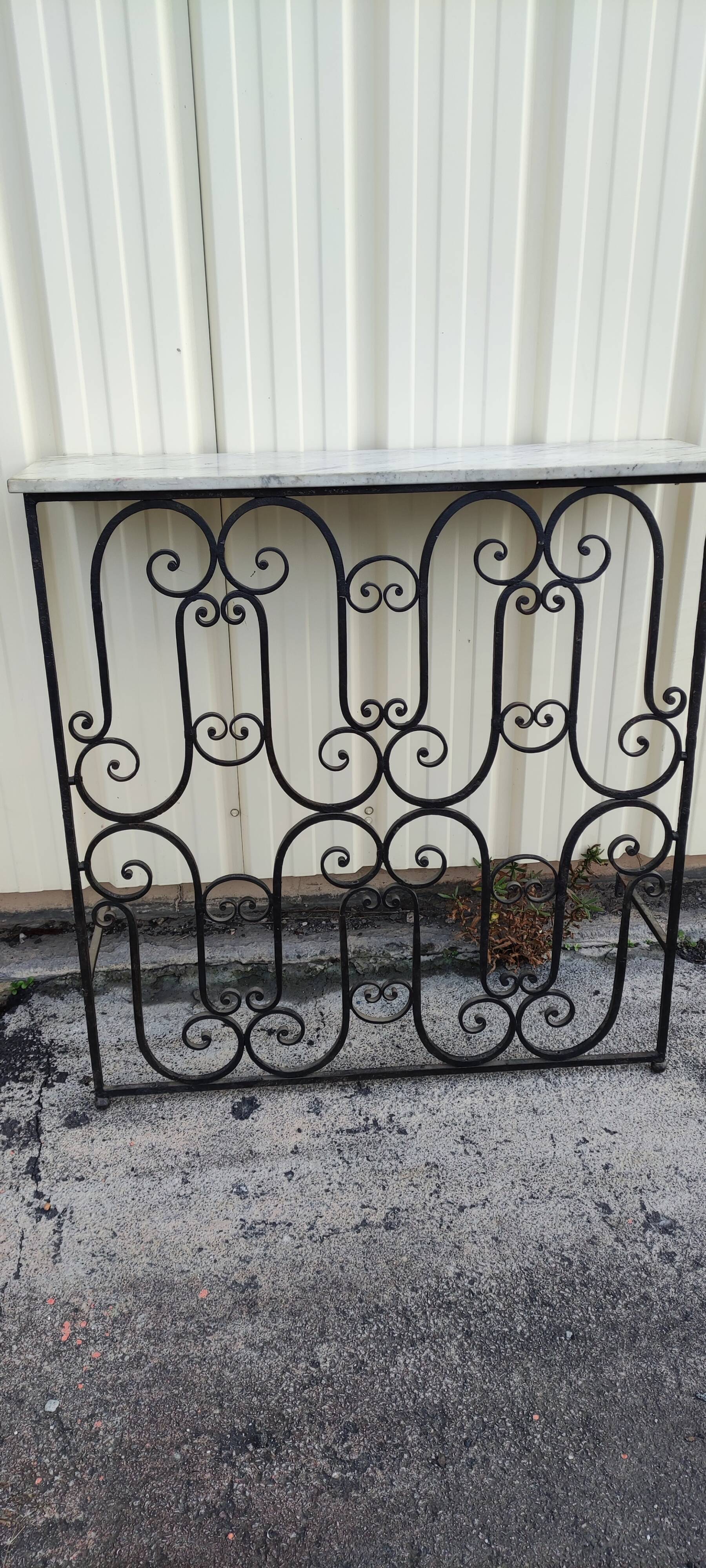 Console, cache radiateur en fer forgé et marbre, meuble d'appui
