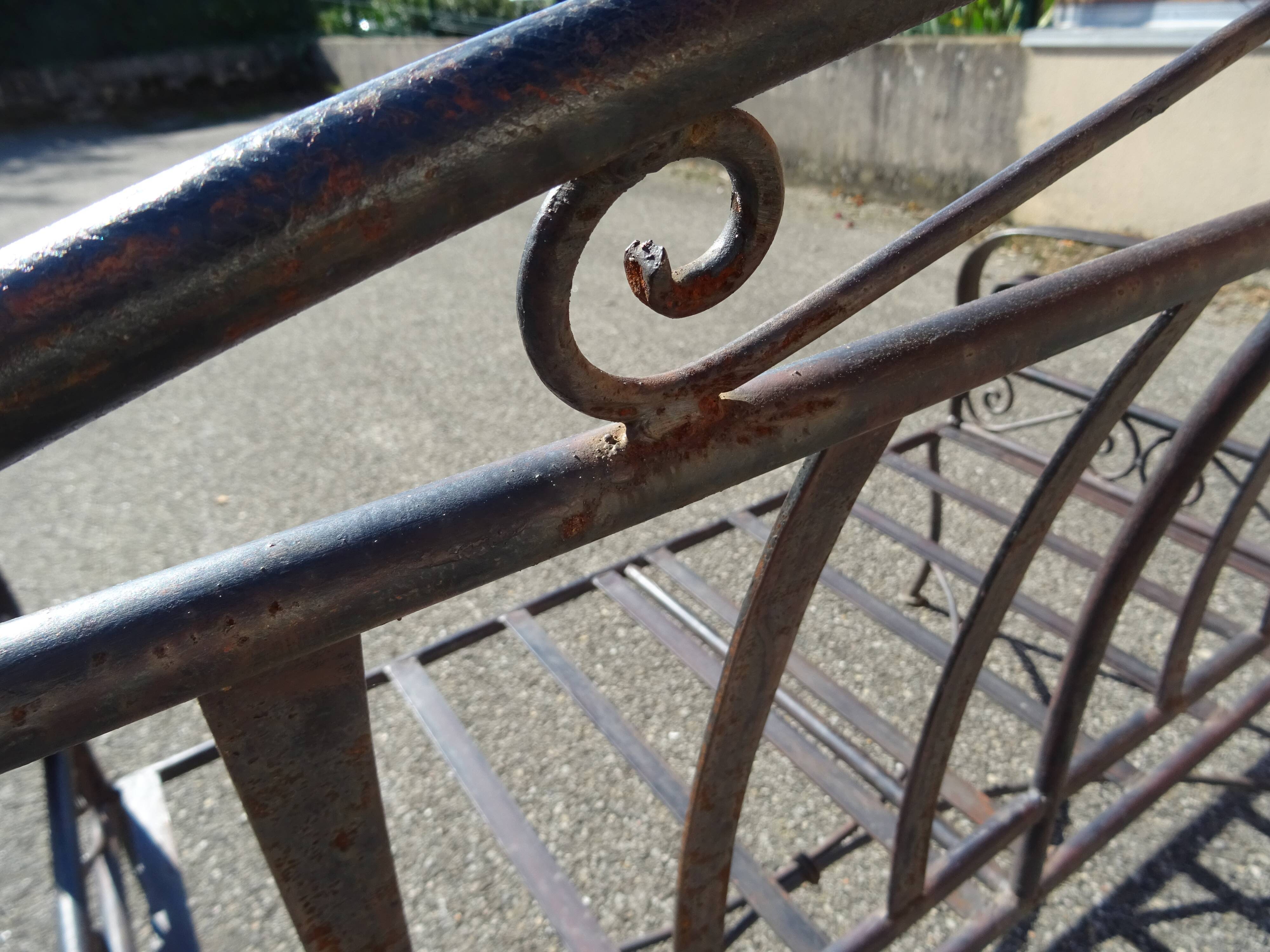 Banc de jardin en fer forgé