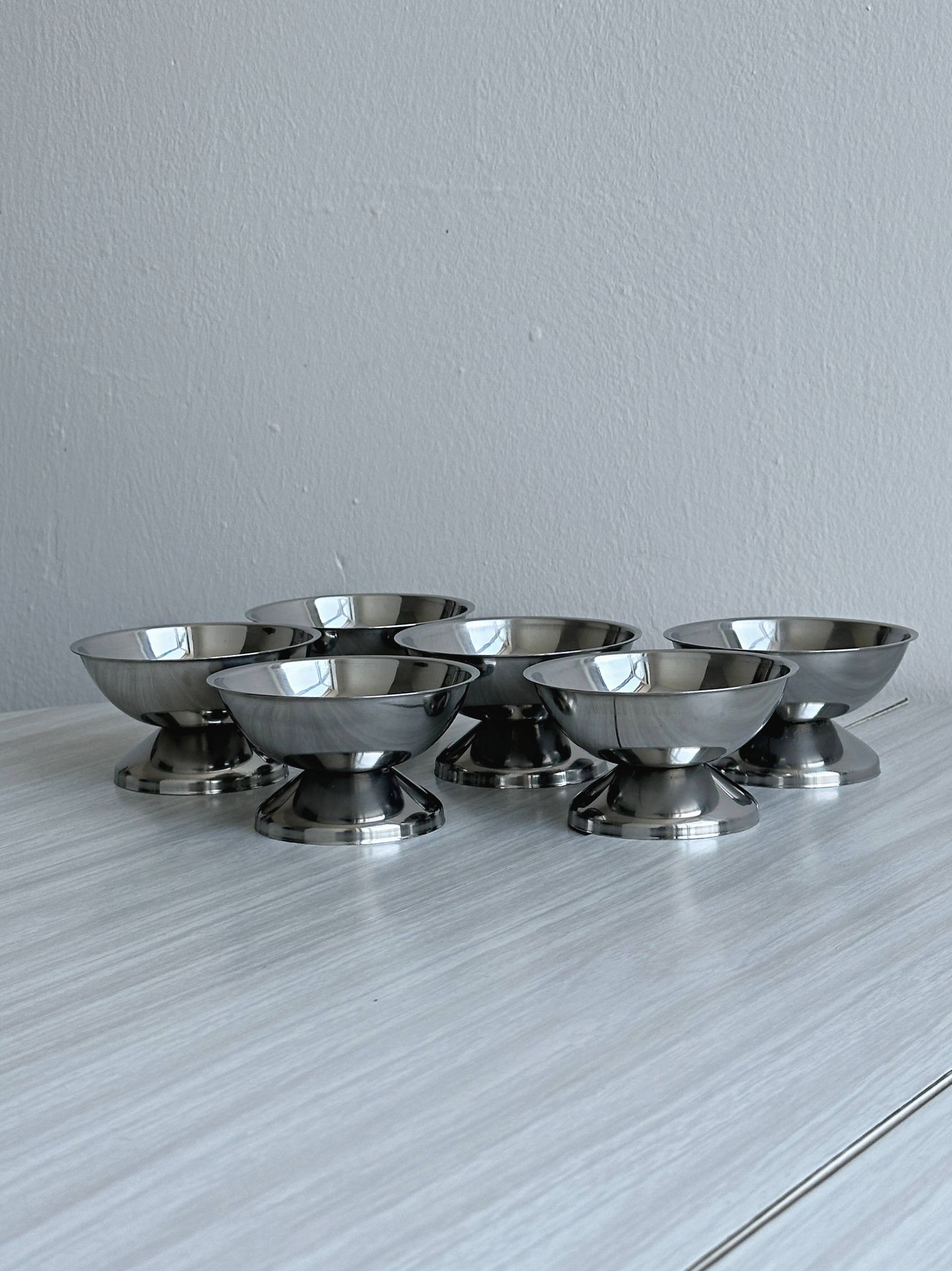 6 coupelles sur pied en inox