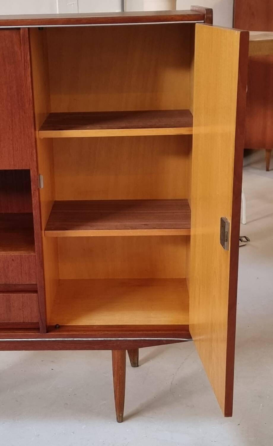 Armoire du milieu du siècle