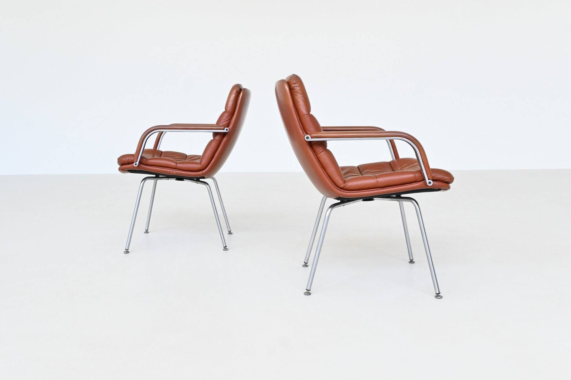 Geoffrey Harcourt pair of armchairs in leather Artifort The Netherlands 196