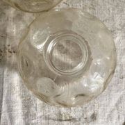 Abat jour vintage en verre moulé , globes en verre moulé