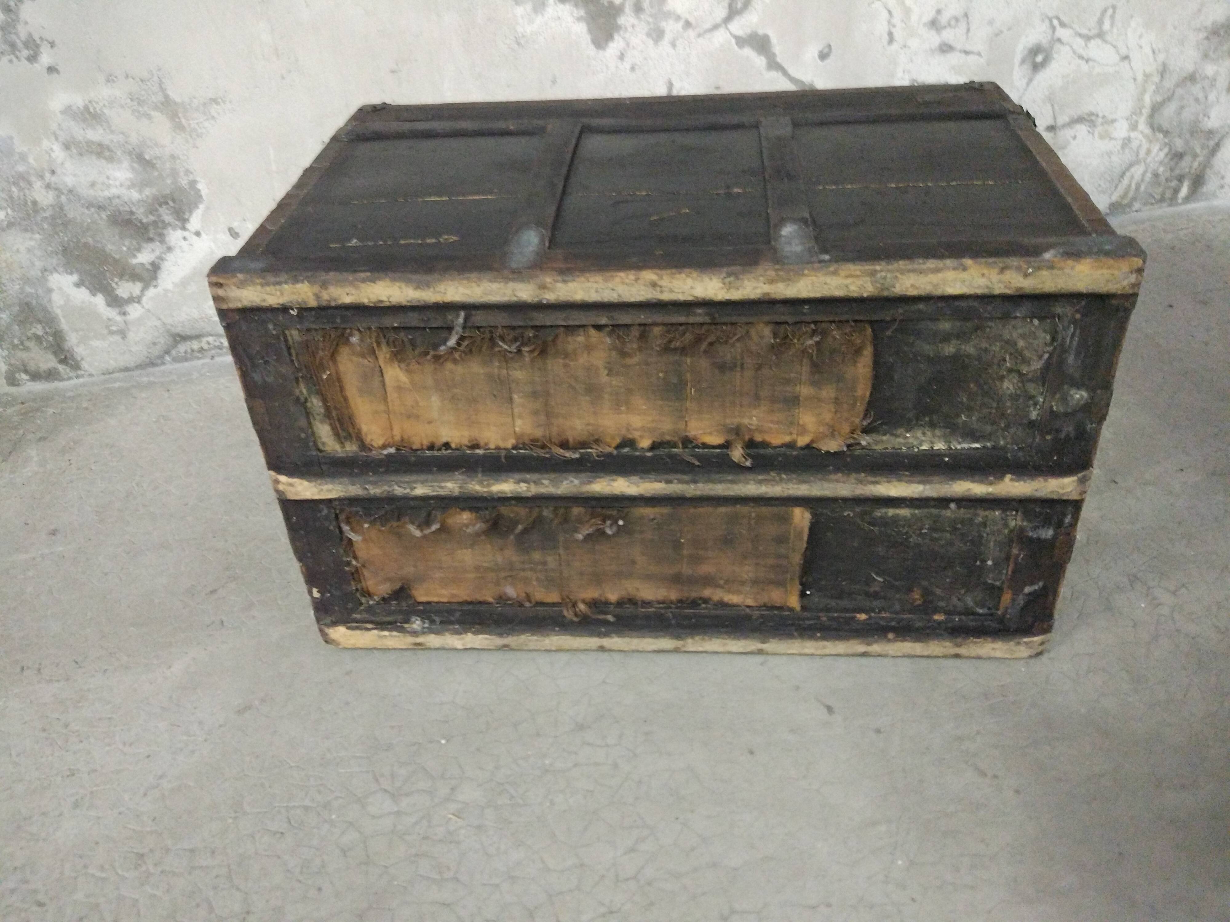 Trunk wood ancient black copper fitting