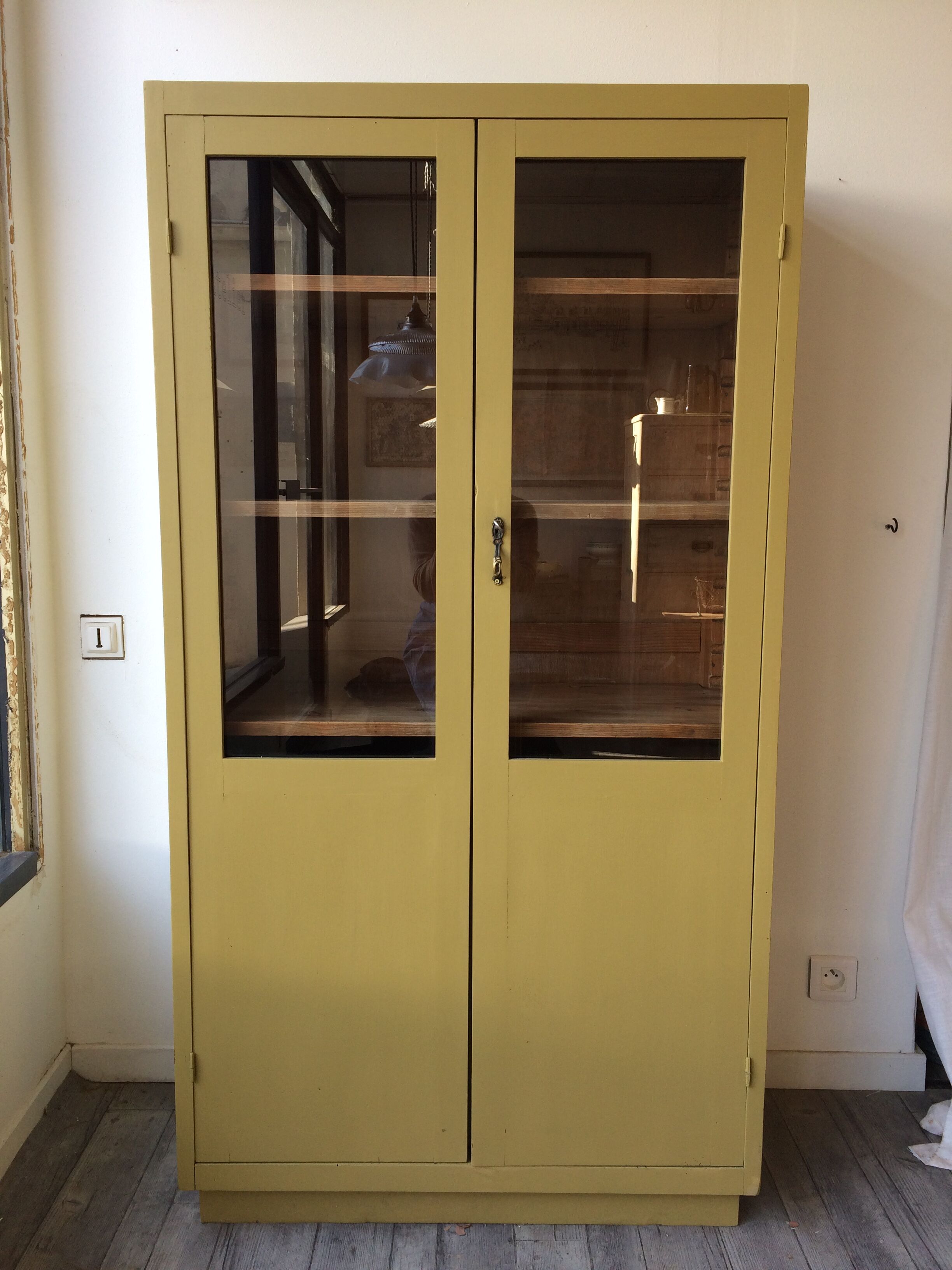 Glass cabinet