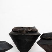Vase en grès dorée et noir