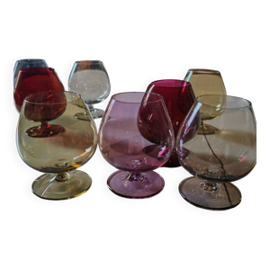 8 verres en cristal coloré