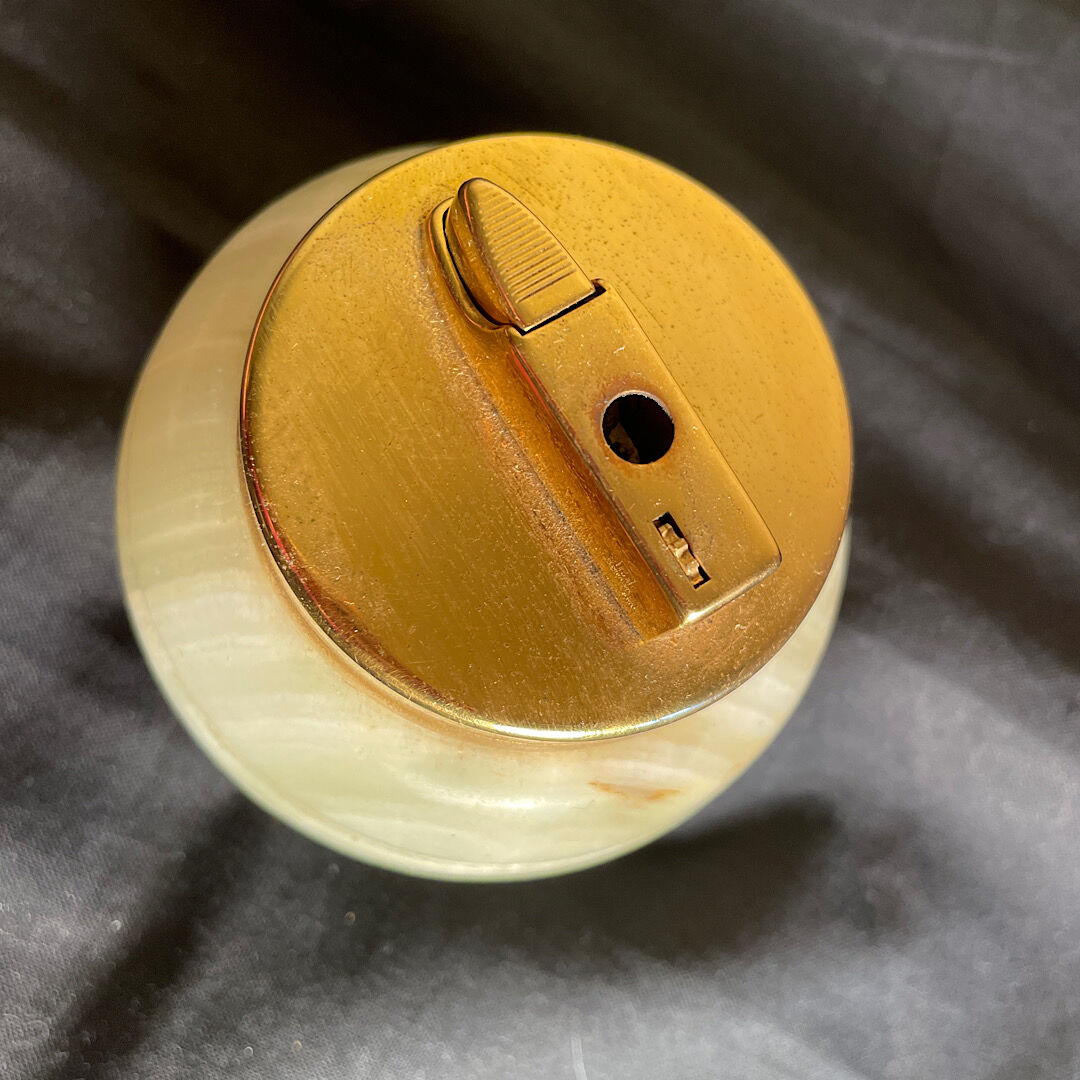 Vintage onyx lighter