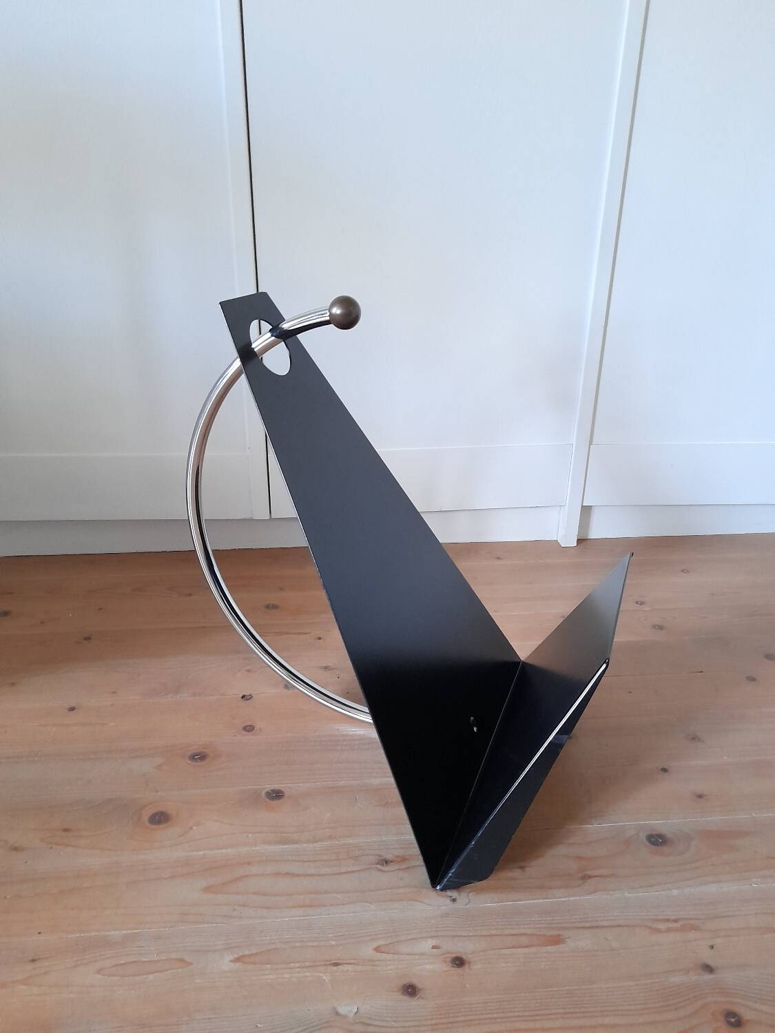 Postmodern metal chrome magazine rack 80s or 90s