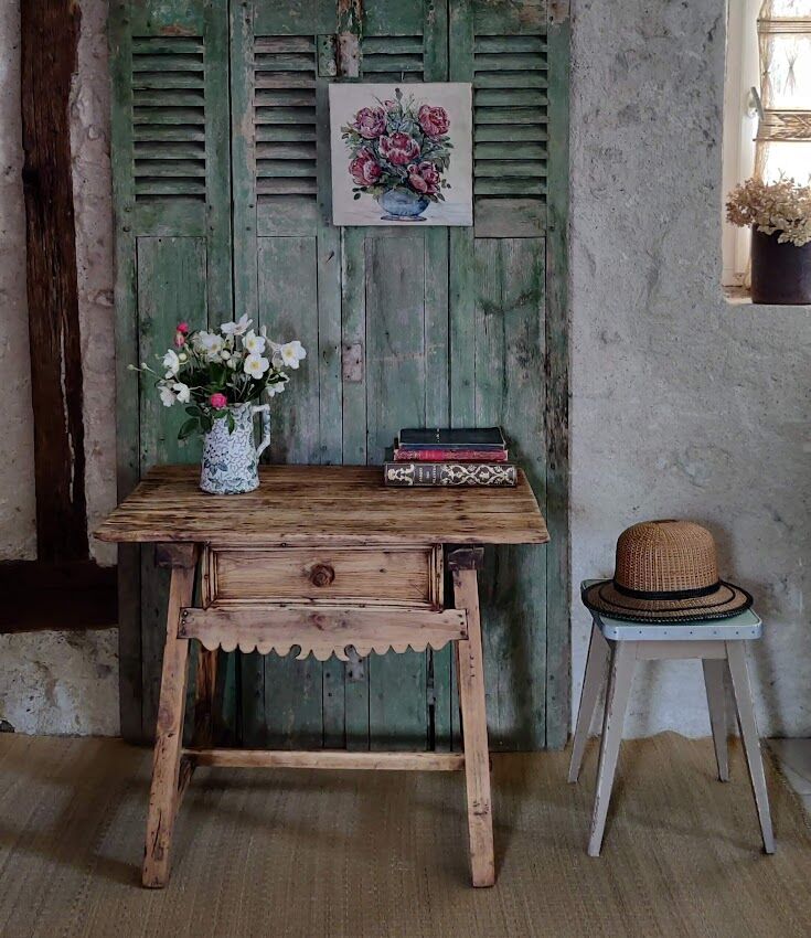 cottage table / folk art