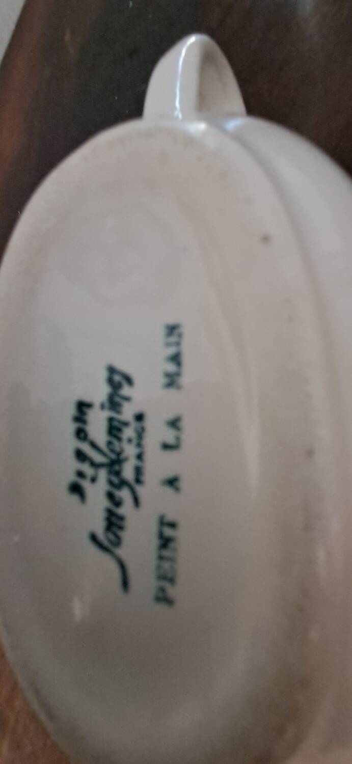 Digoin Sarreguemines sauceboat with hand-painted waterfowl decoration