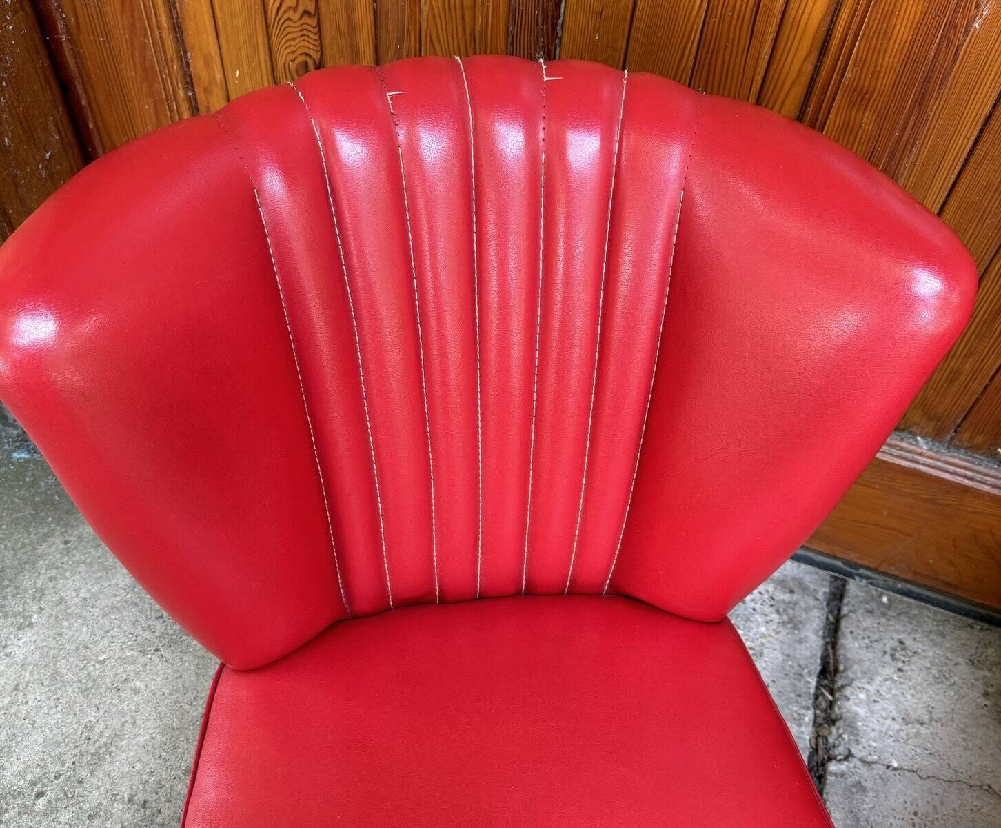 Pair of mid-century cocktail chairs in purple vinyl and beech, 1950s.