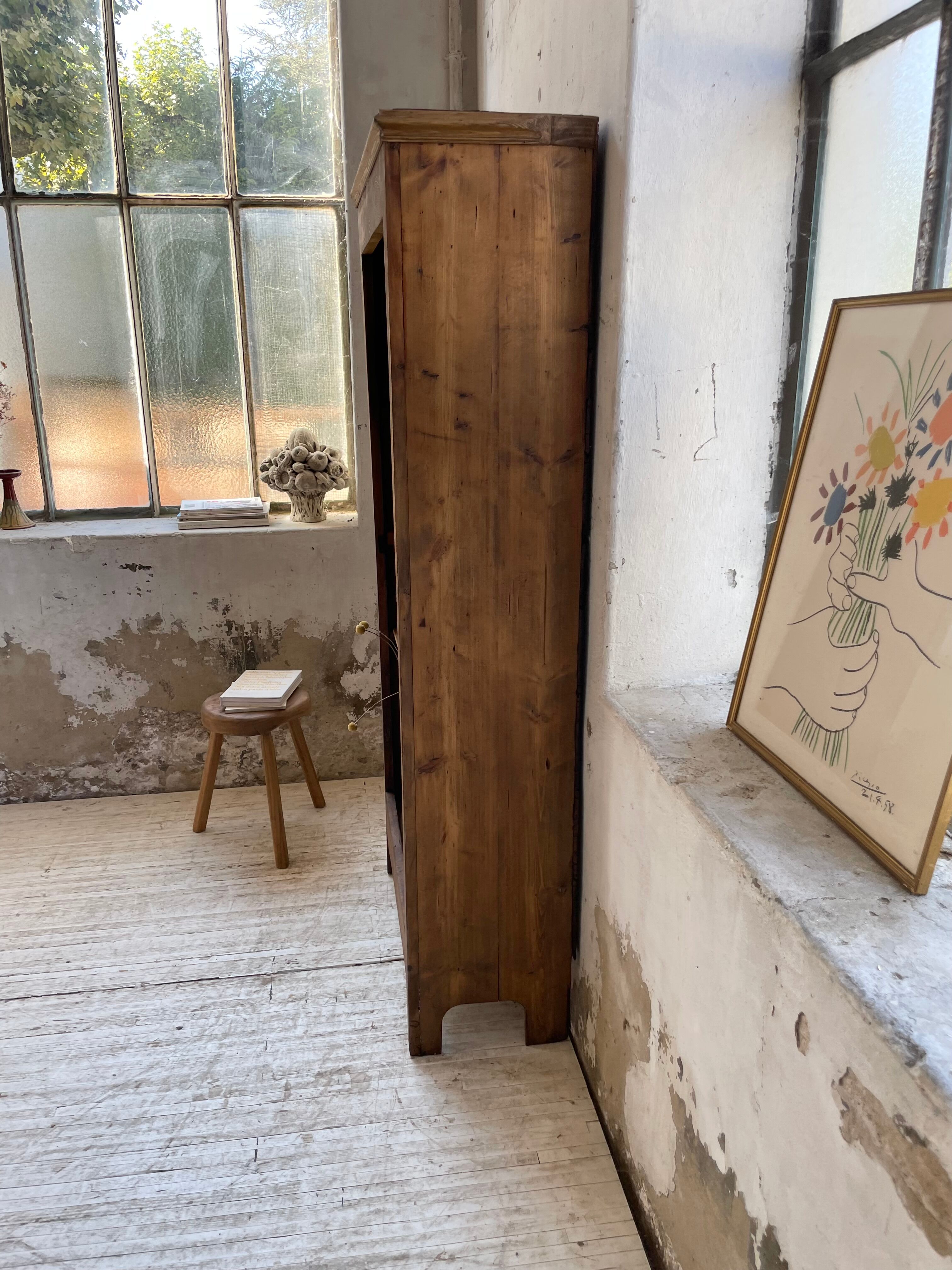 Library bonnetière pine