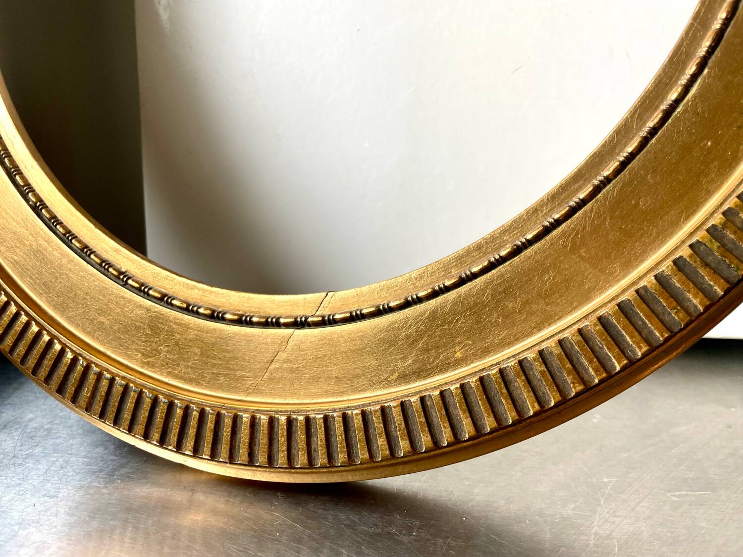 Large antique oval frame gilded wood 46  cm x 40 cm