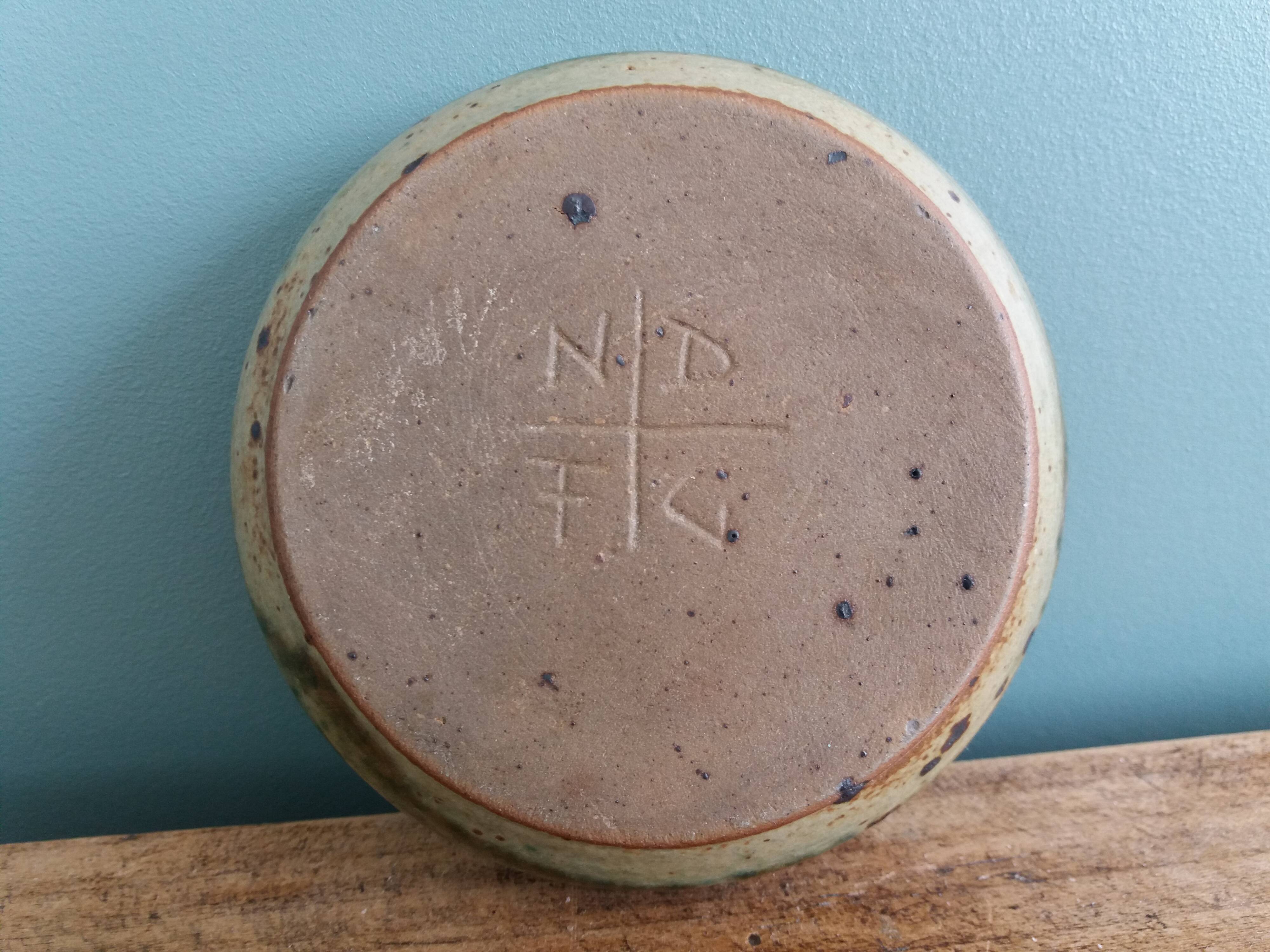 Stoneware bowl signed Fontgombault