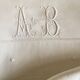 Drap en fil de lin 19e brodé de pois monogramme AB lettres anglaises