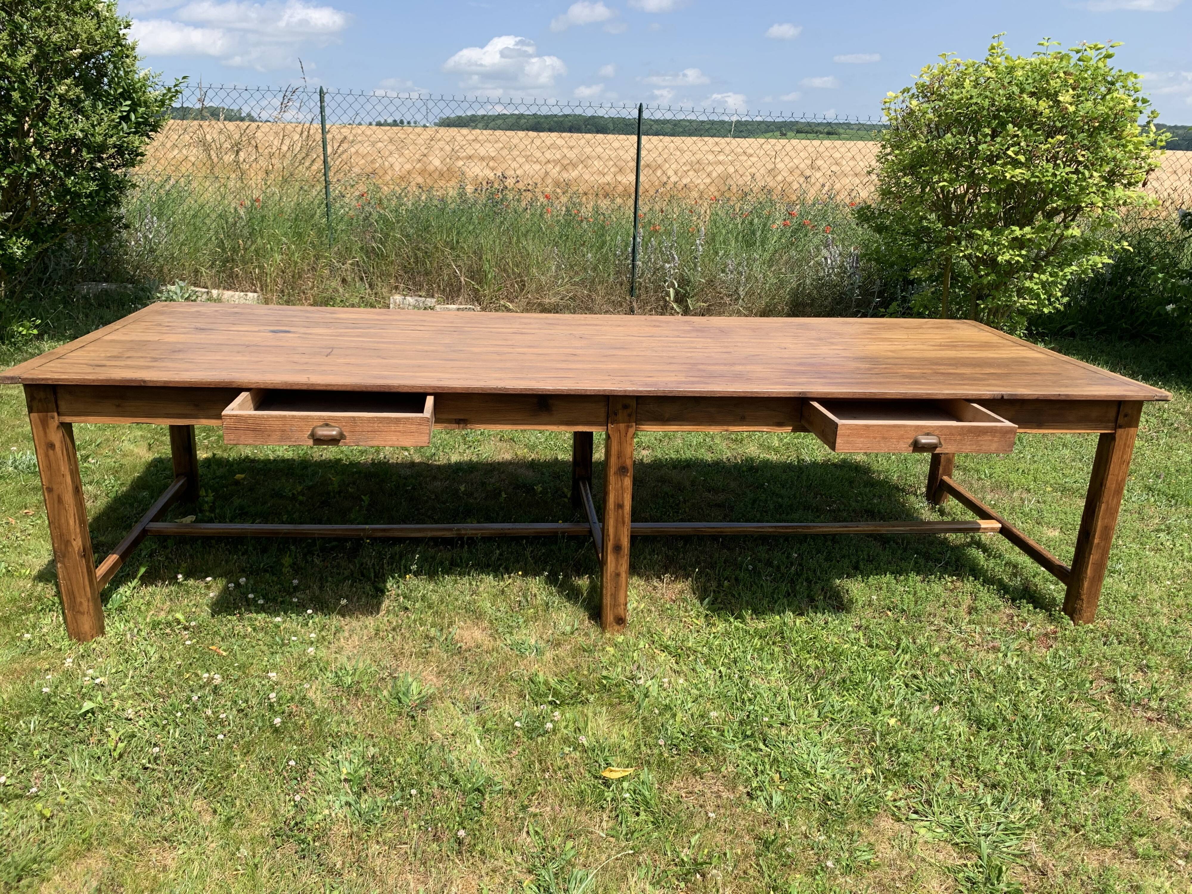 Farm table