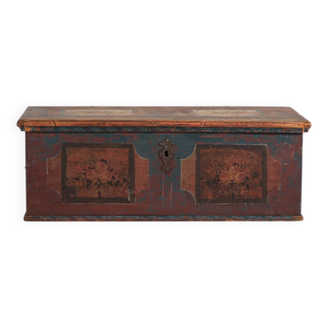 Malle rouge ancienne avec décoration florale (c.1920)
