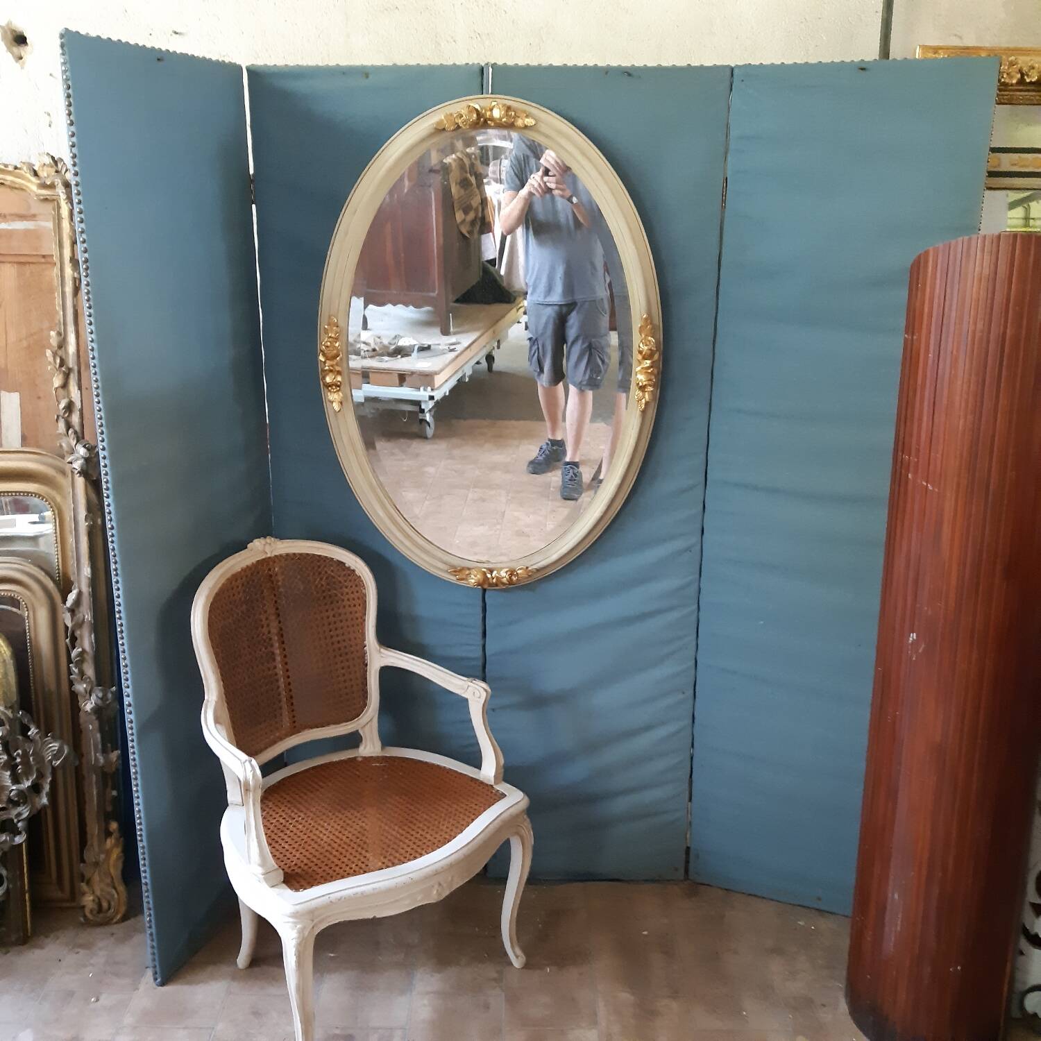 White and gold oval mirror 101X70