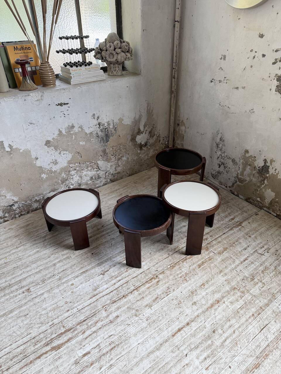 Nido 780 G stackable coffee tables. Frattini for Cassina