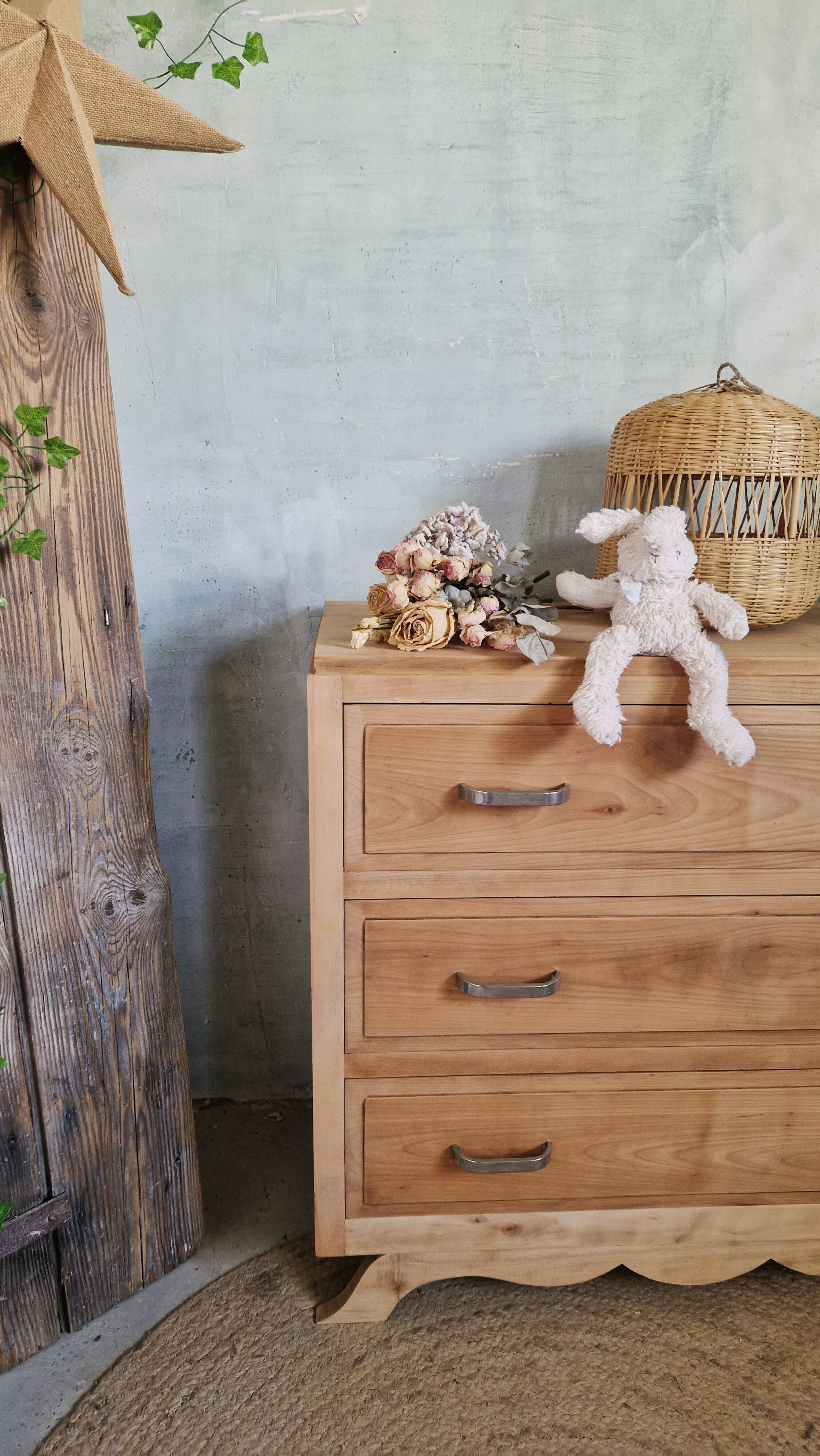 Pretty old chest of drawers