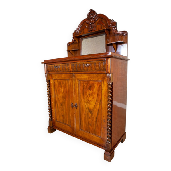 Buffet éclectique en noyer clair de la fin du 19e siècle