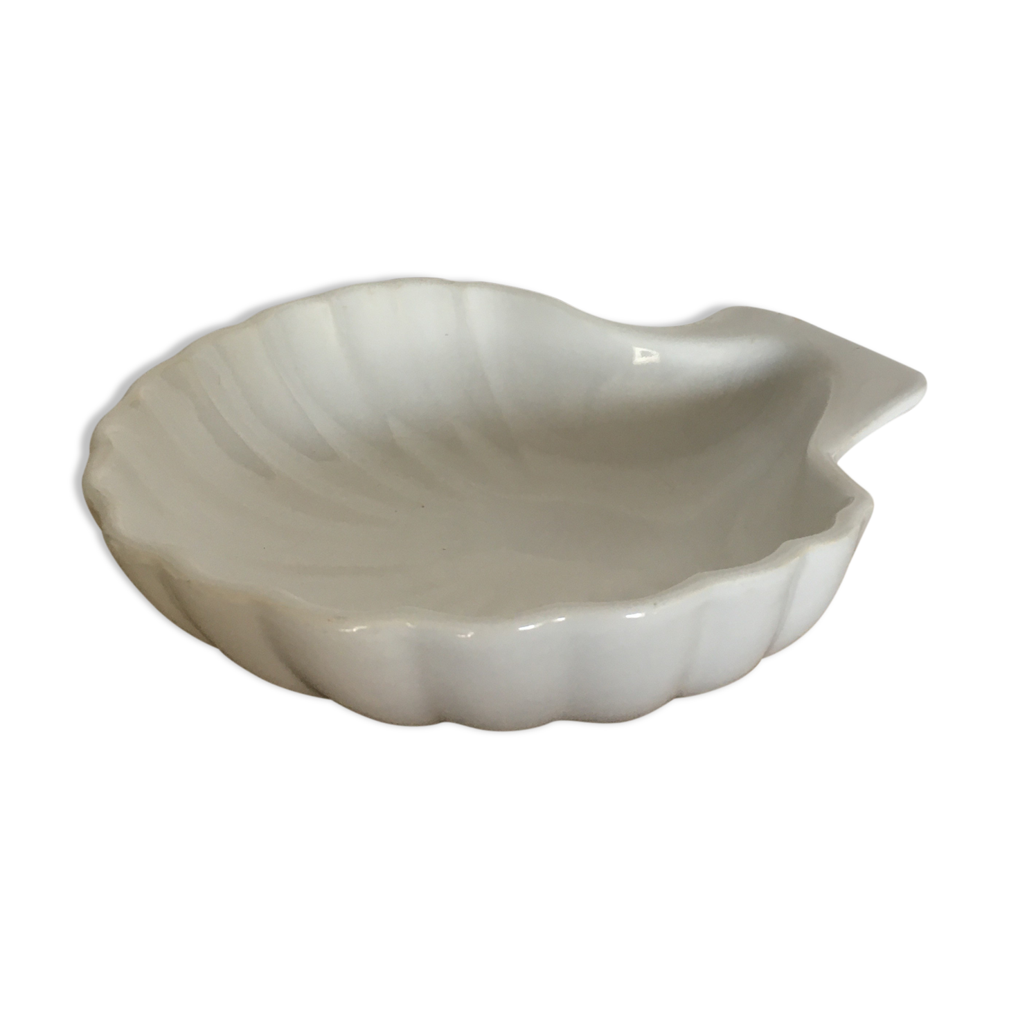 Empty pocket white shell