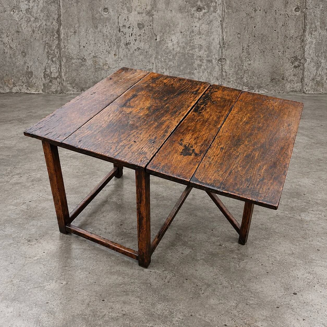 Drop leaf / gate leg side table / 1930s