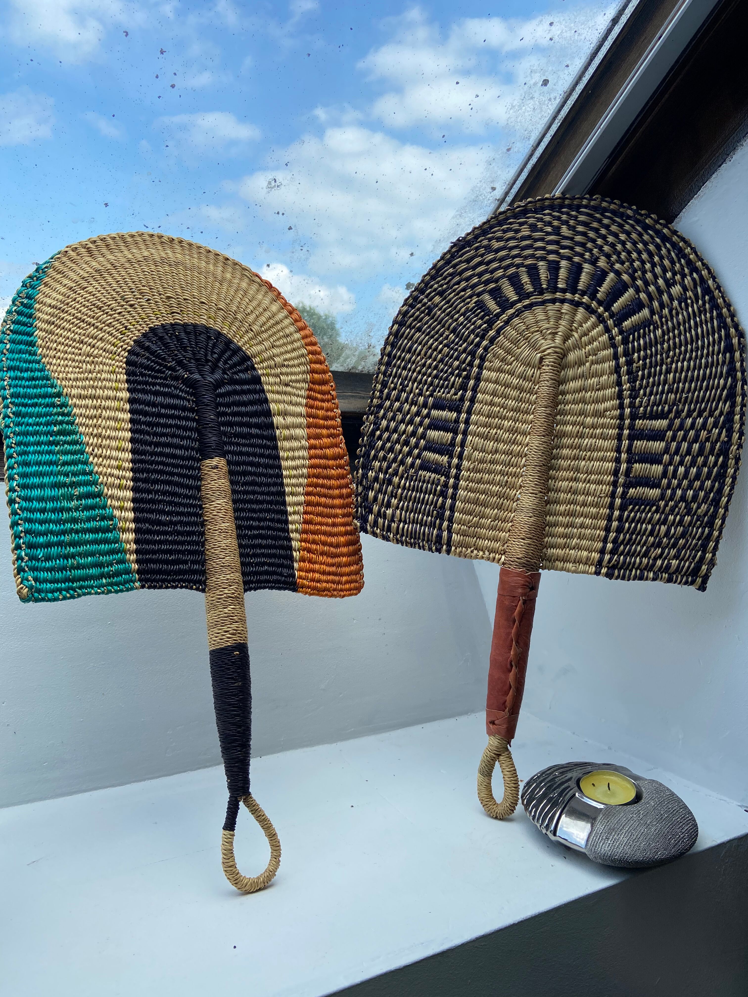 4 raffia fans