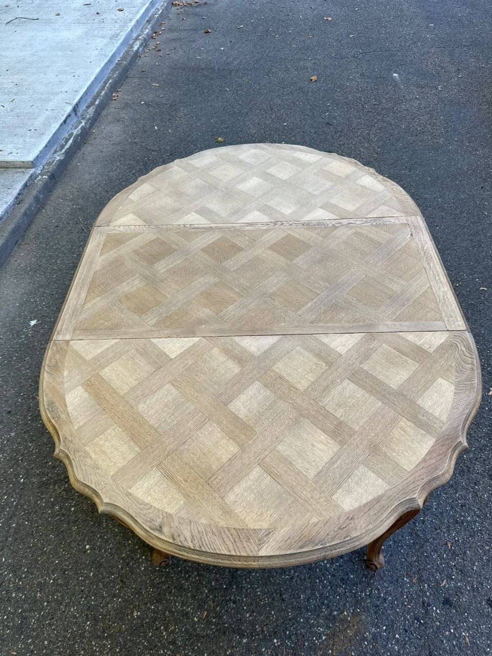 Round extendable dining table Louis XV stripped in solid oak 1950