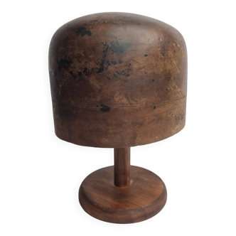Standing wooden hat shape, 1900