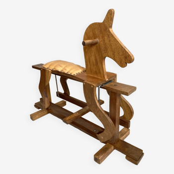 Ancien cheval à bascule en bois