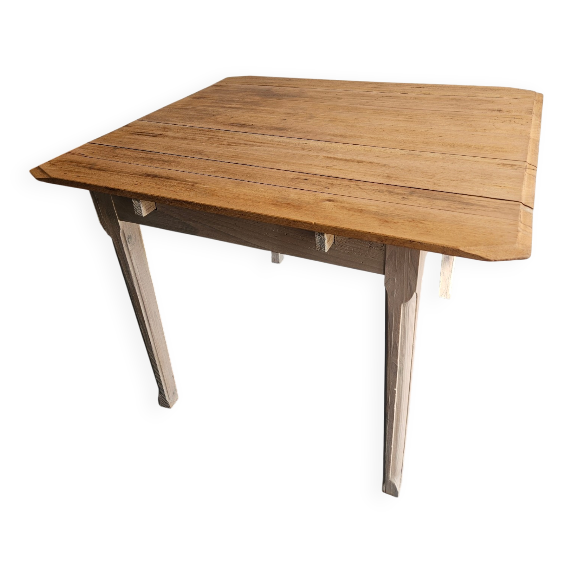Table en bois restaurée
