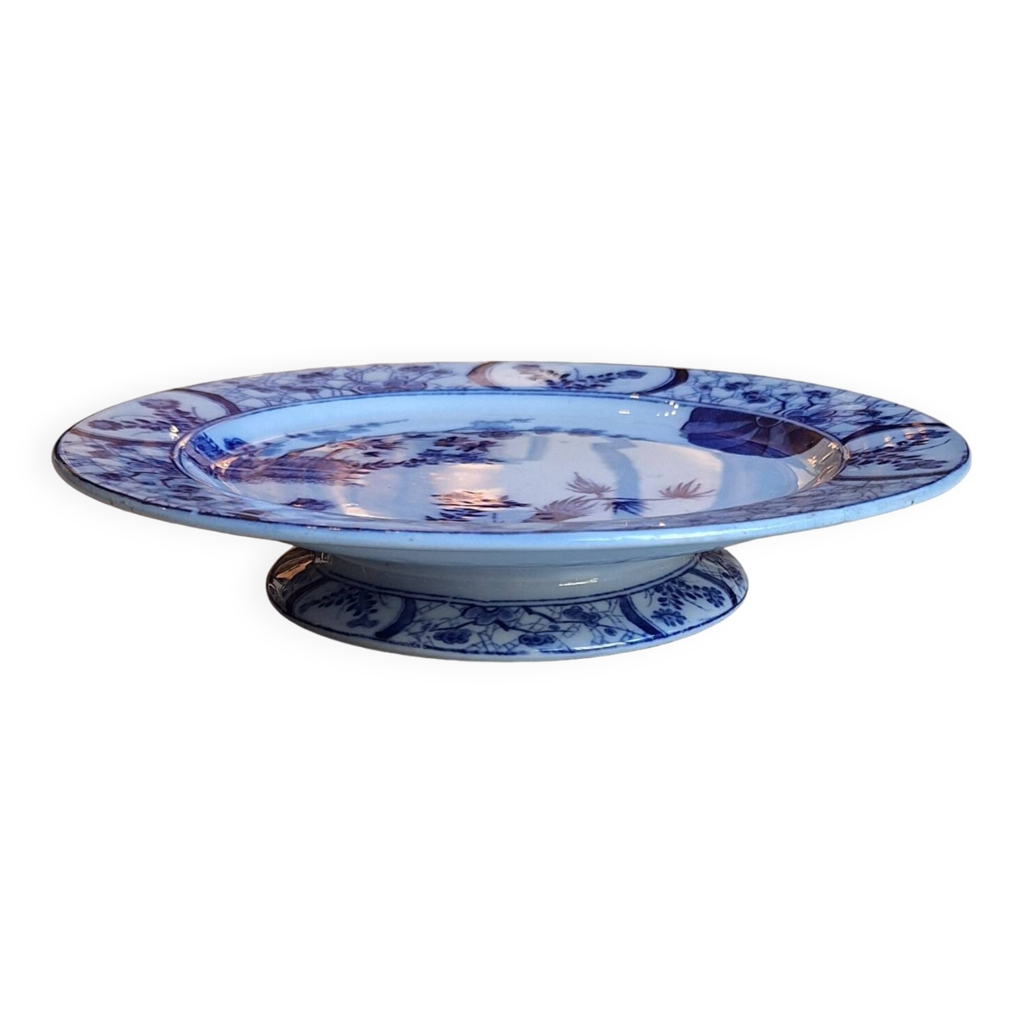 Presentation plate on pedestal, Japan model, by Creil and Montereau, 19th century